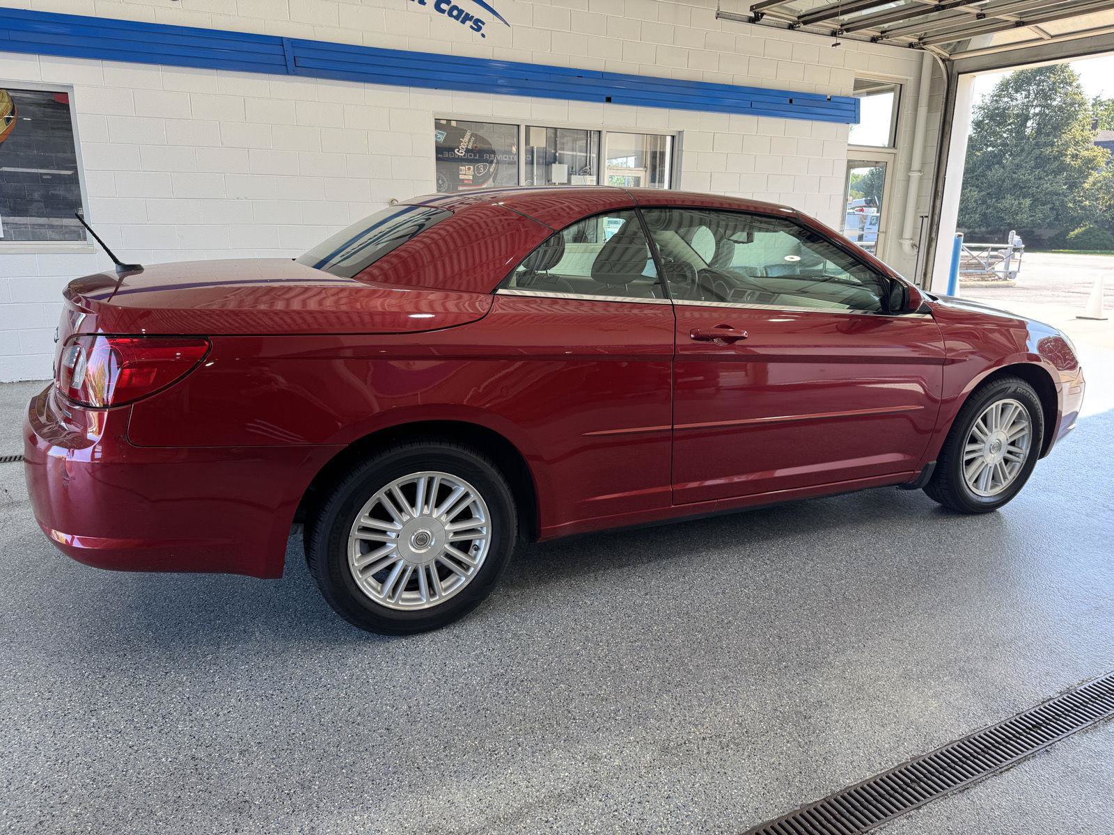 Used 2008 Chrysler Sebring Touring w/ Electronics Convenience Group FWD image 11