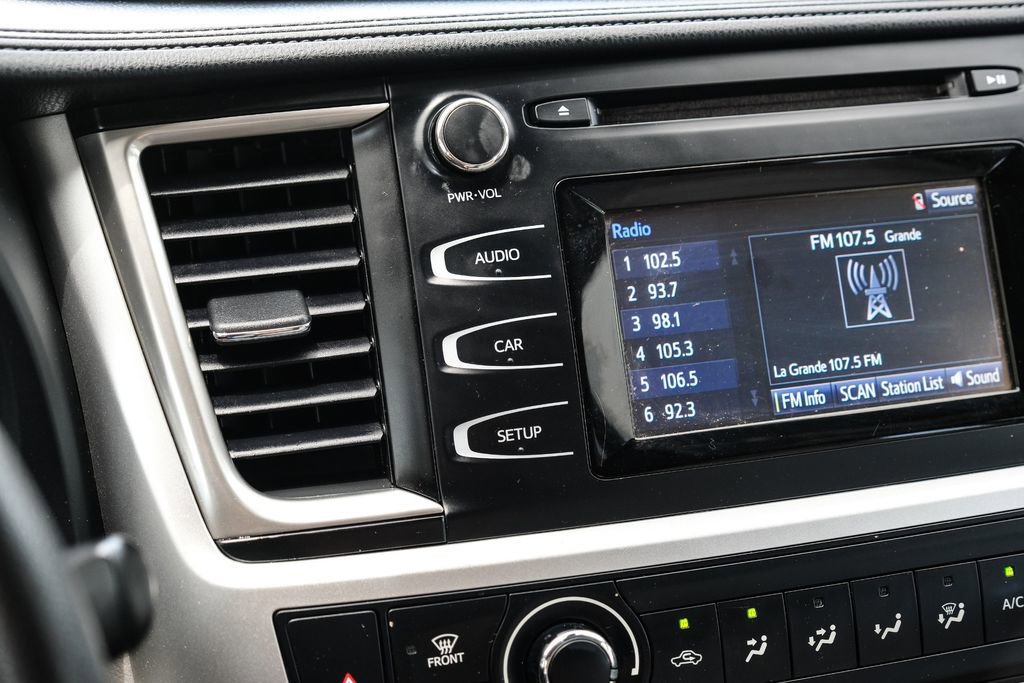 Used 2019 Toyota Highlander LE FWD image 20