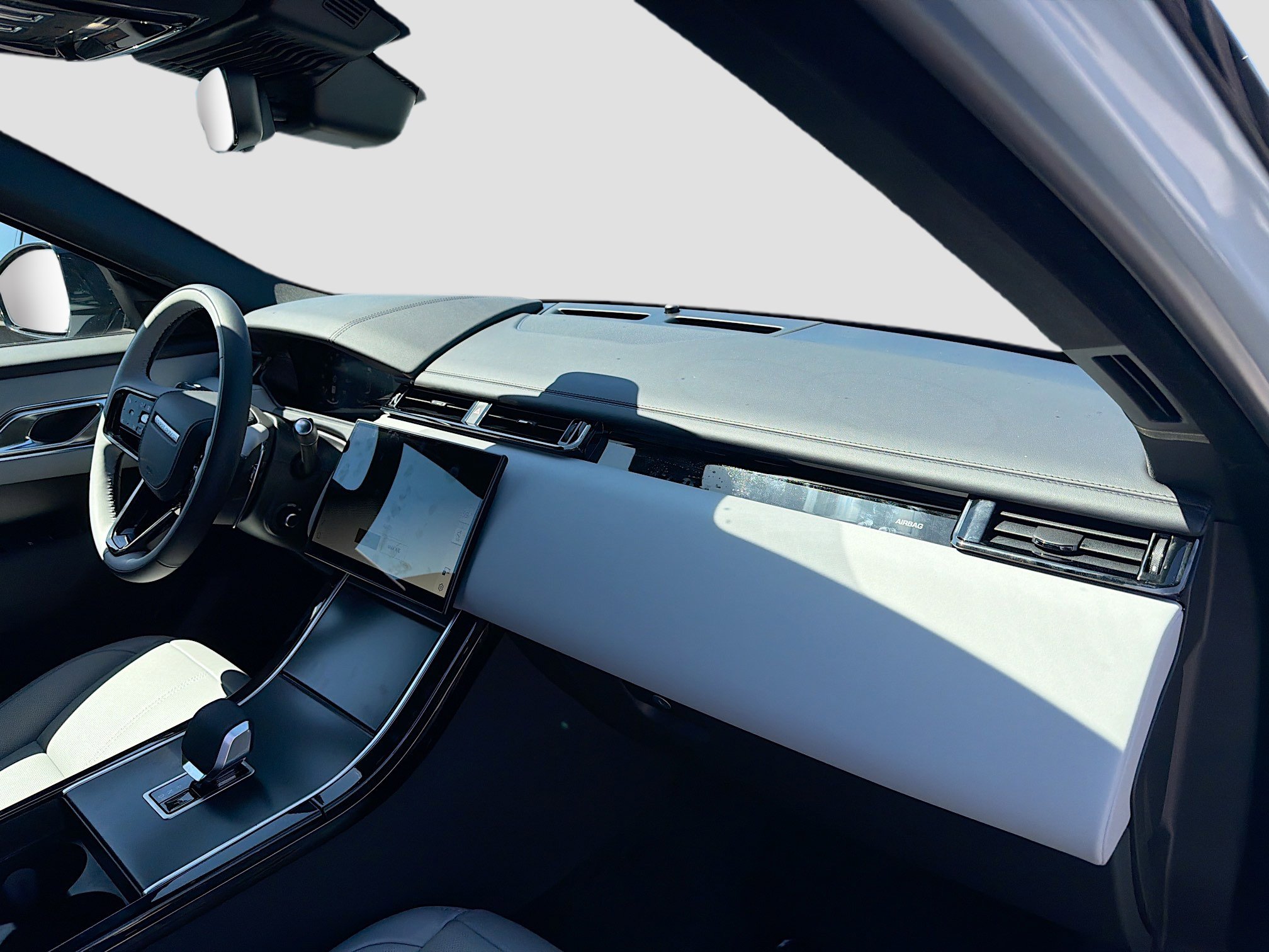 New 2026 Land Rover Range Rover Velar Dynamic SE image 14