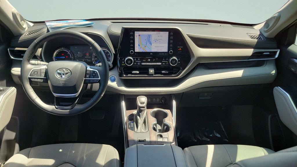 Used 2022 Toyota Highlander Limited FWD image 11