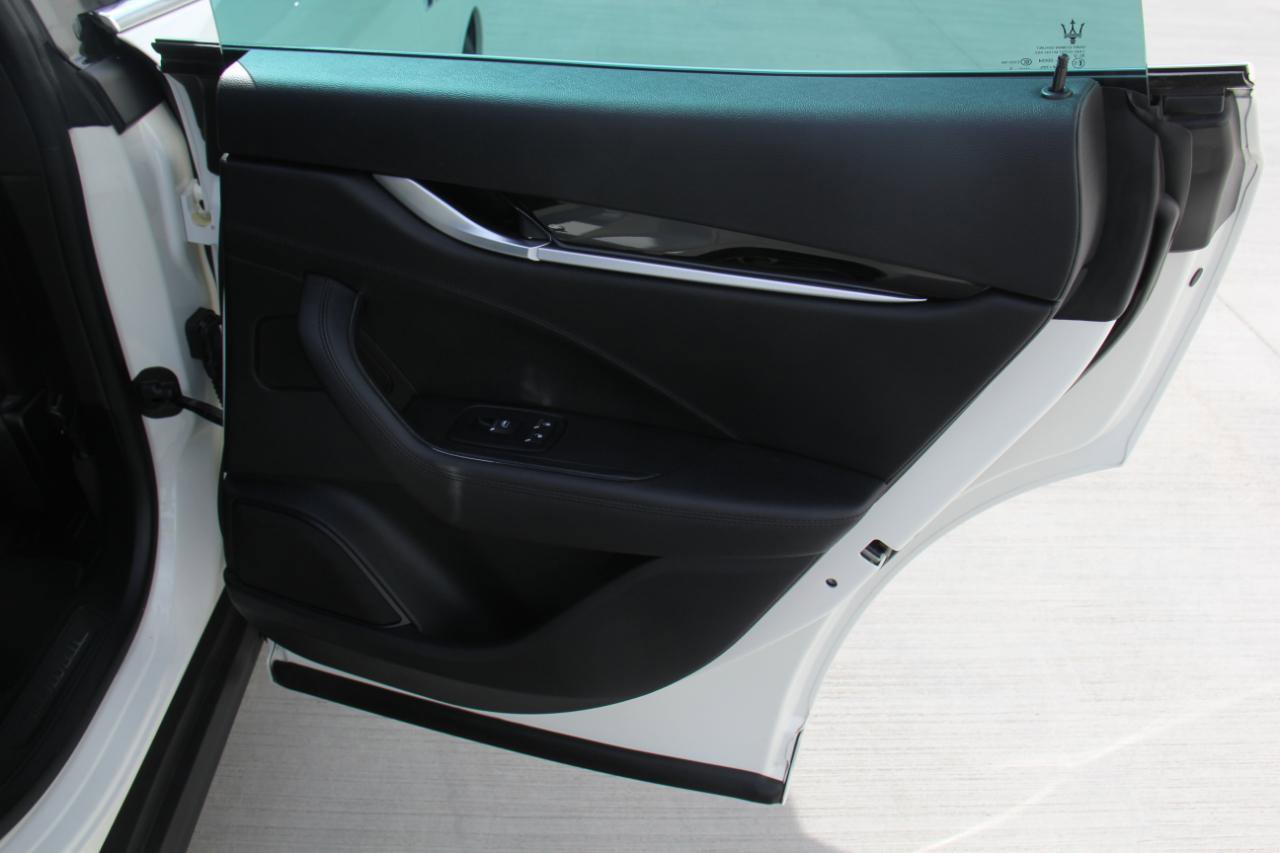 Used 2020 Maserati Levante S image 32