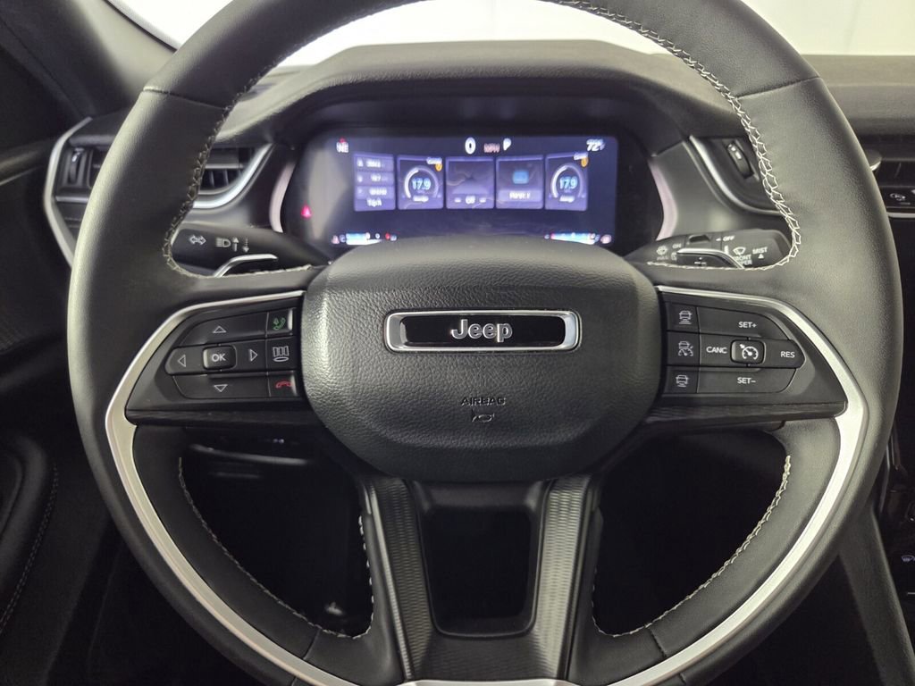 Certified 2025 Jeep Grand Cherokee Laredo w/ Luxury Tech Group I image 19