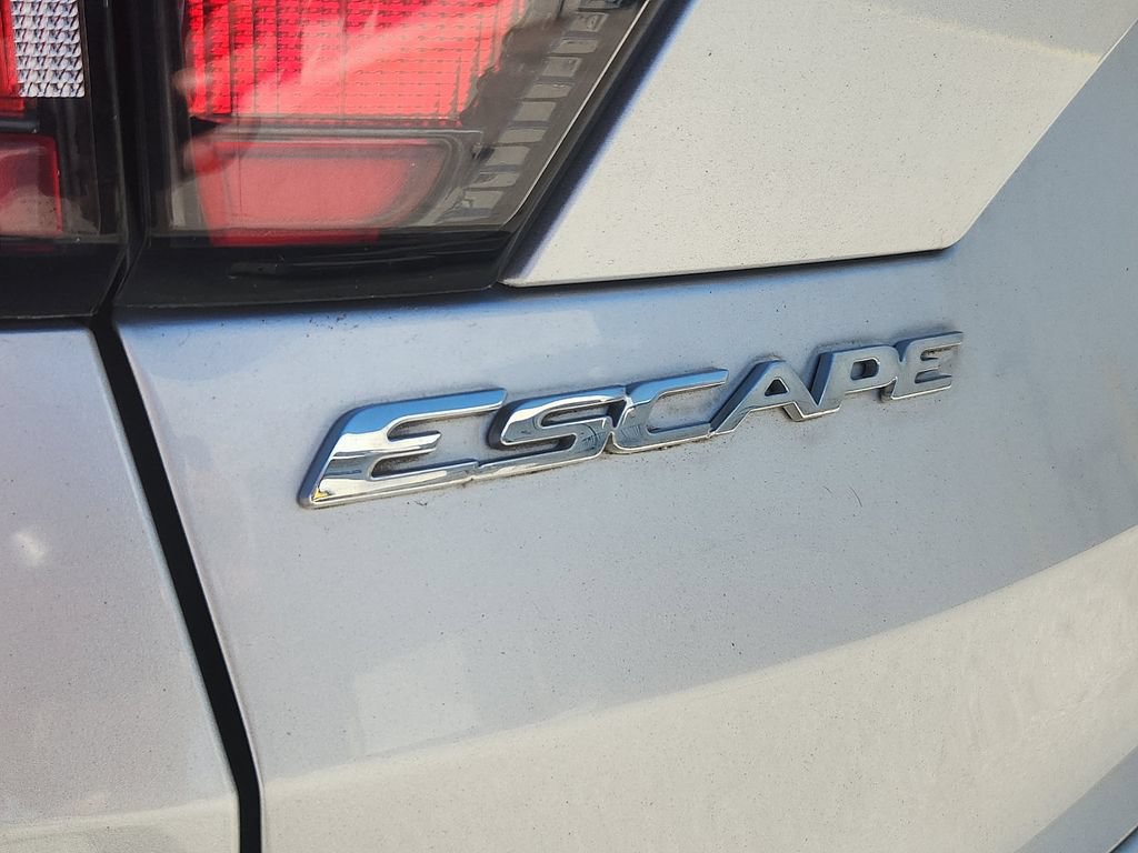 Used 2017 Ford Escape Titanium w/ Equipment Group 301A AWD/4WD image 23