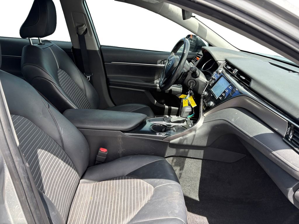 Used 2018 Toyota Camry SE w/ Moonroof Package FWD image 17