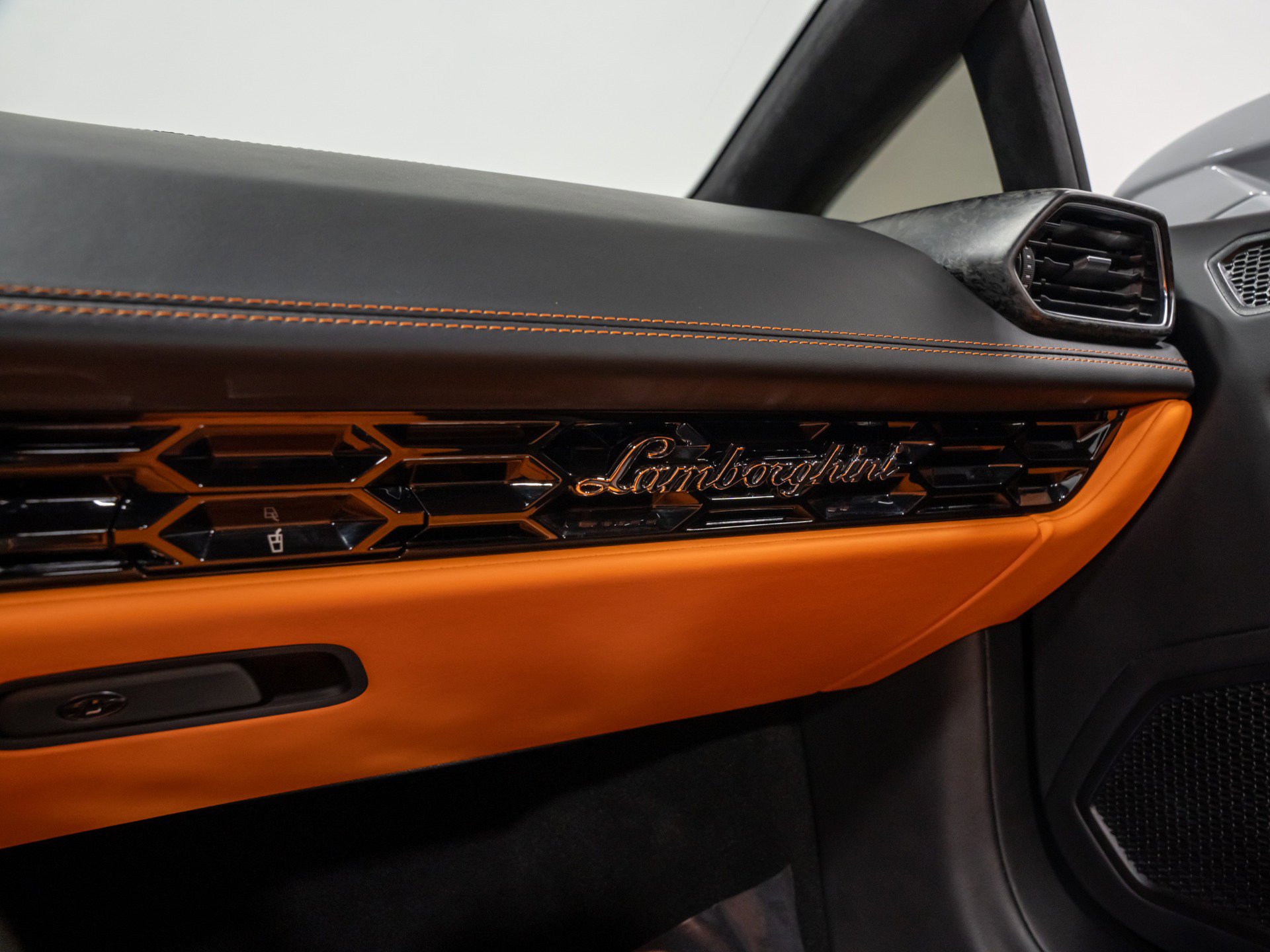 Used 2021 Lamborghini Huracan EVO RWD image 60