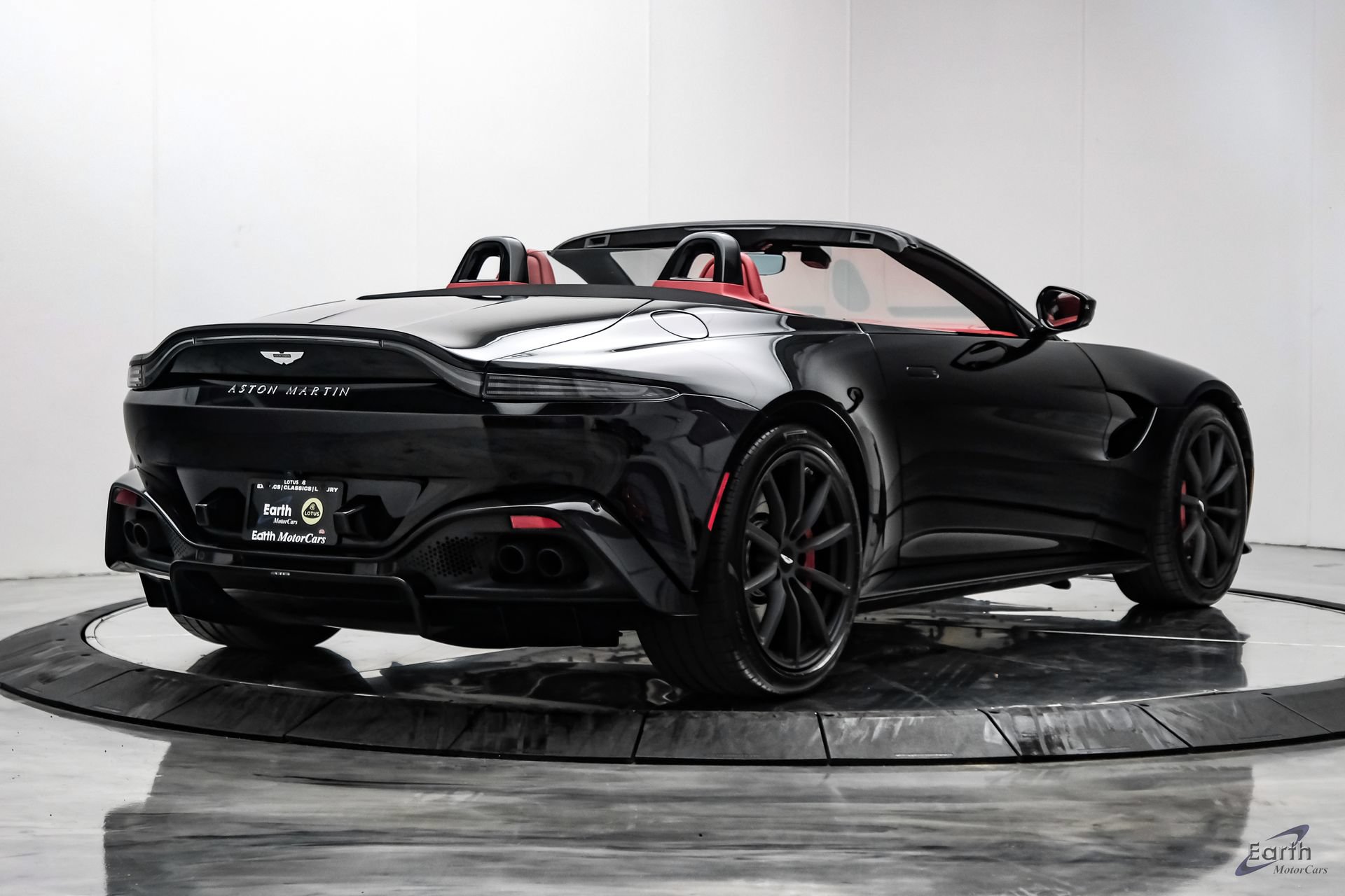 Used 2022 Aston Martin V8 Vantage Roadster RWD image 21
