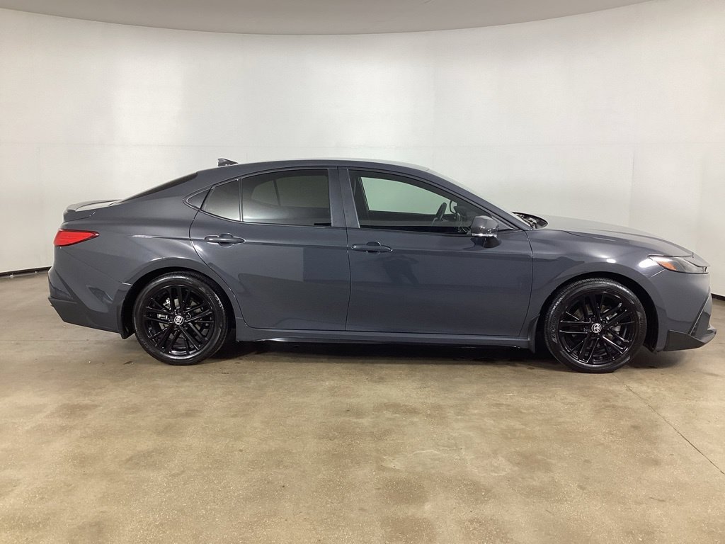 Used 2025 Toyota Camry SE w/ Convenience Package FWD image 4