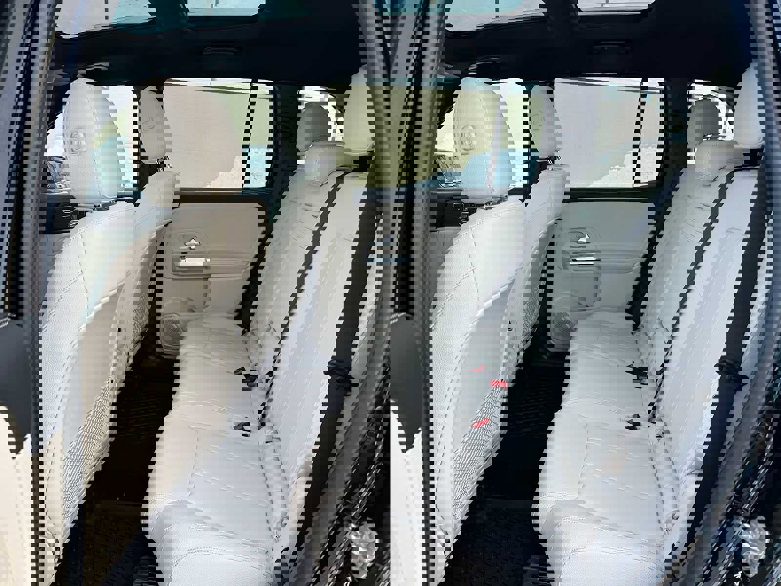 Used 2026 Mercedes-Benz GLB 250 4MATIC image 16