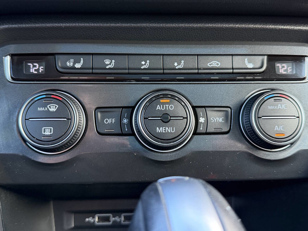 Used 2019 Volkswagen Tiguan SEL Premium w/ 3rd Row Seat Package image 34