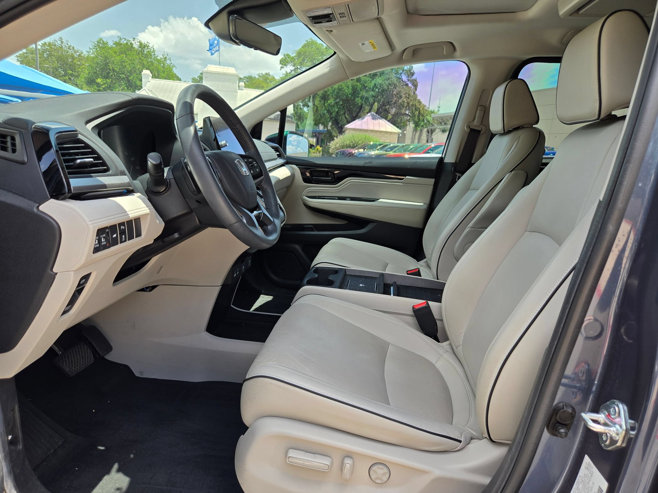 Used 2025 Honda Odyssey Touring image 9
