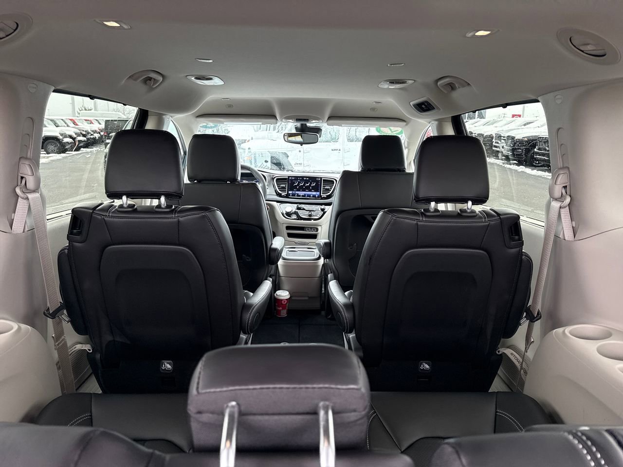 Used 2024 Chrysler Pacifica Touring-L image 12