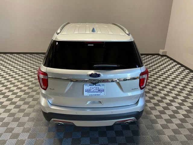 Used 2017 Ford Explorer XLT w/ Equipment Group 202A AWD/4WD image 11