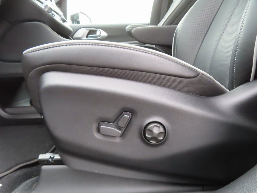 New 2026 Chrysler Pacifica Limited w/ S Appearance Package image 10