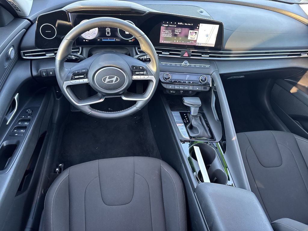 New 2025 Hyundai Elantra SEL w/ Cargo Package FWD image 23