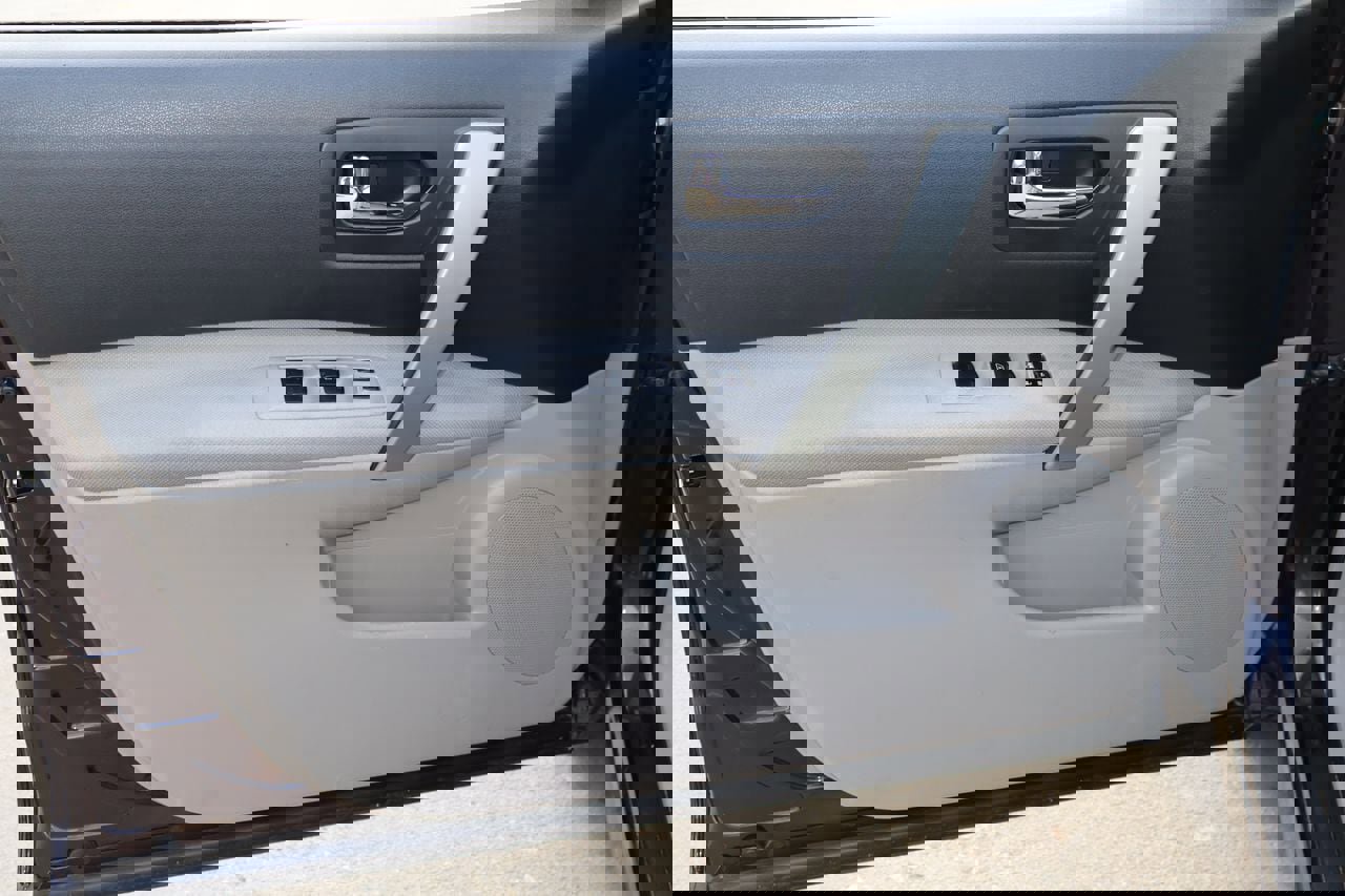 Used 2014 Nissan Rogue S w/ Convenience Package image 18