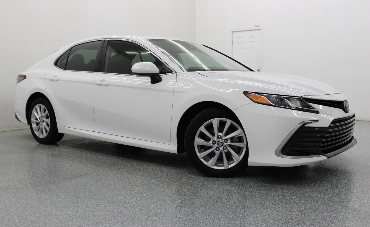 Used 2021 Toyota Camry LE FWD image 1