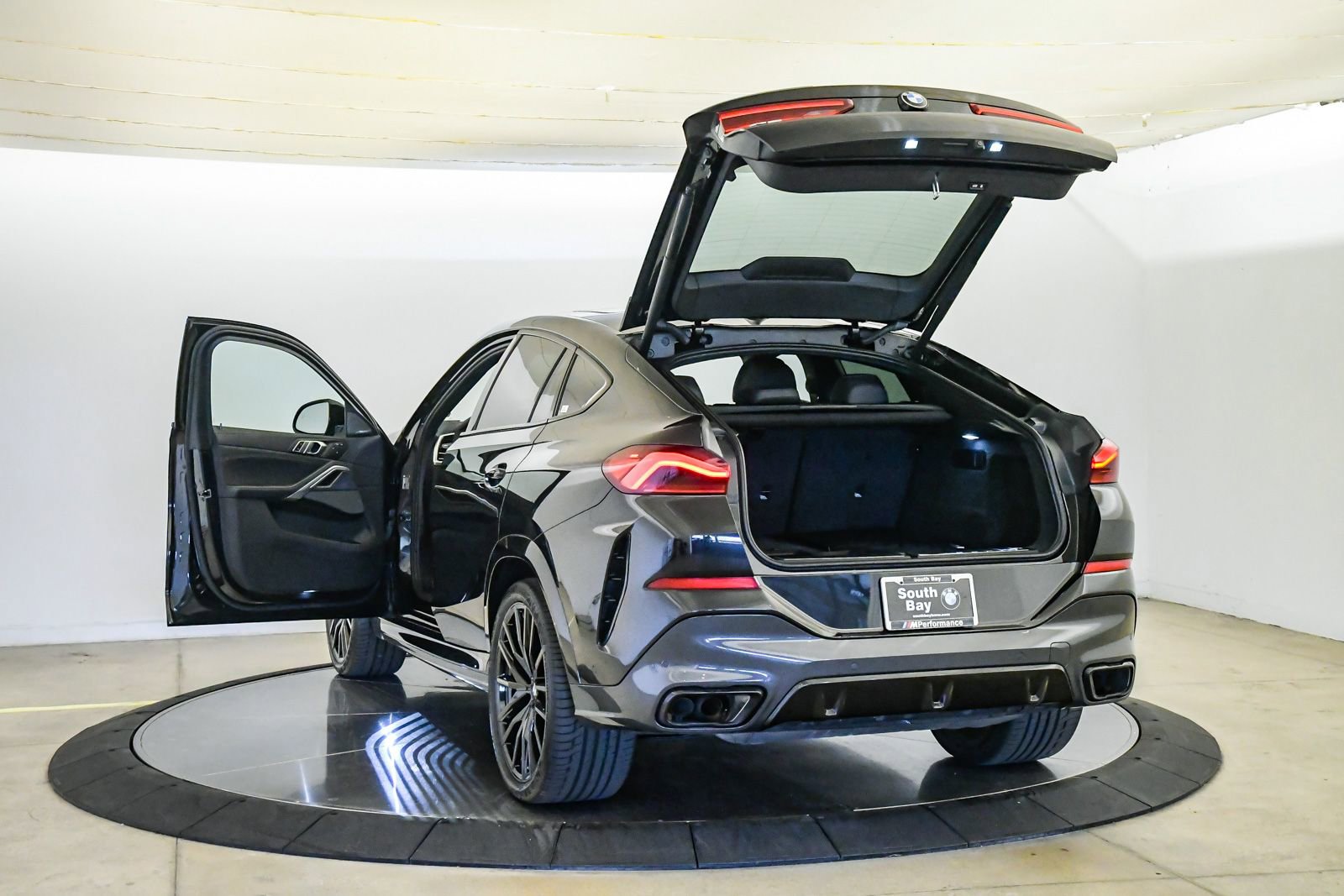 Certified 2023 BMW X6 M50i w/ Executive Package AWD/4WD image 35