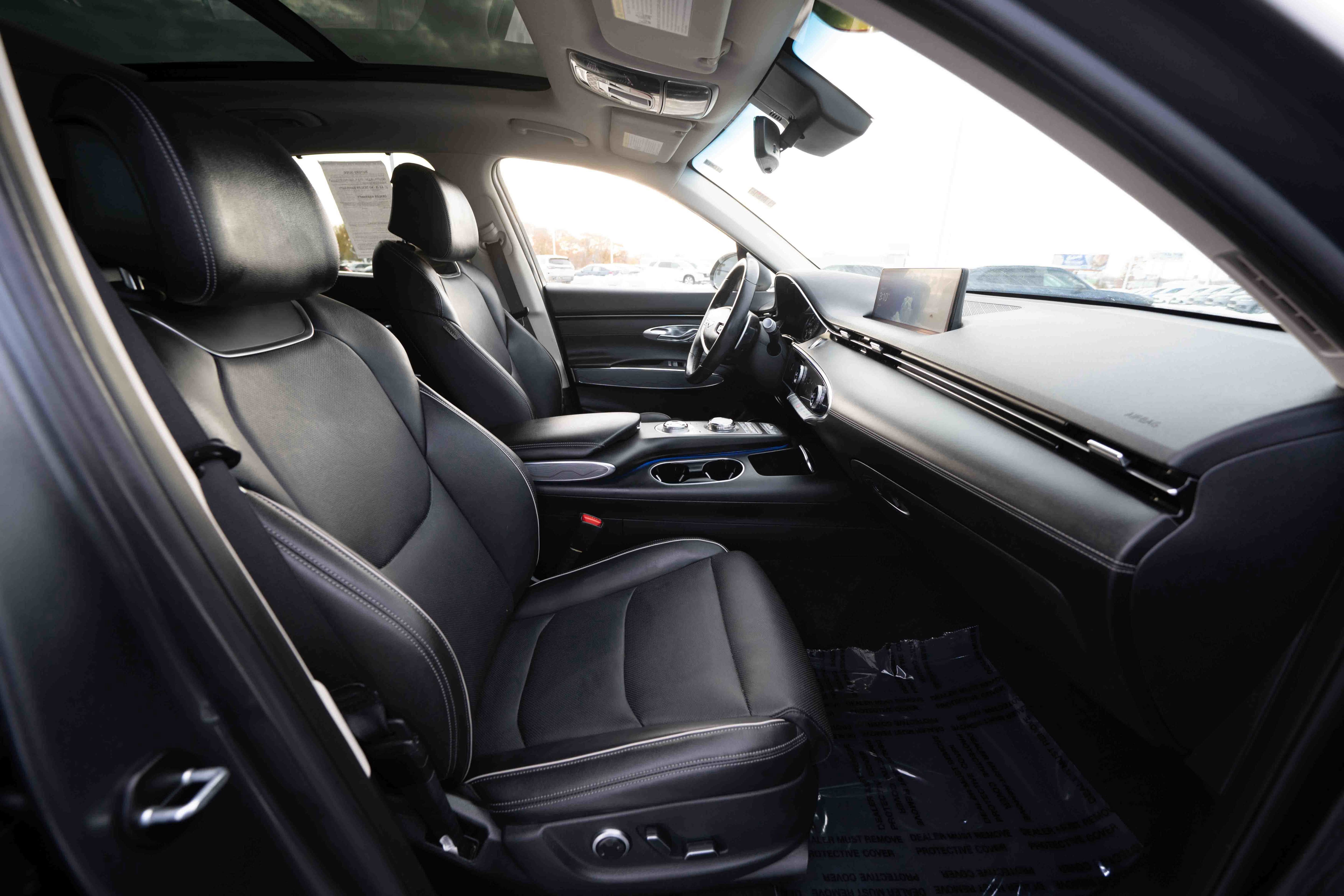 Used 2023 Genesis GV70 2.5T w/ Advanced Package image 27