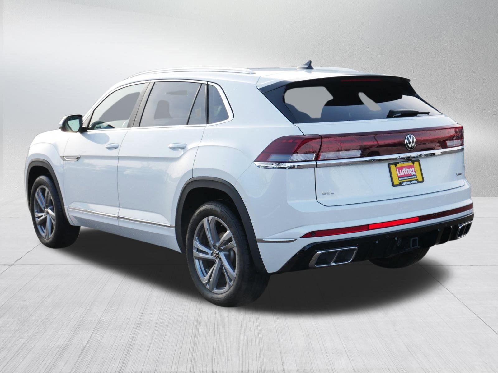 Used 2024 Volkswagen Atlas Cross Sport SEL R-Line image 5