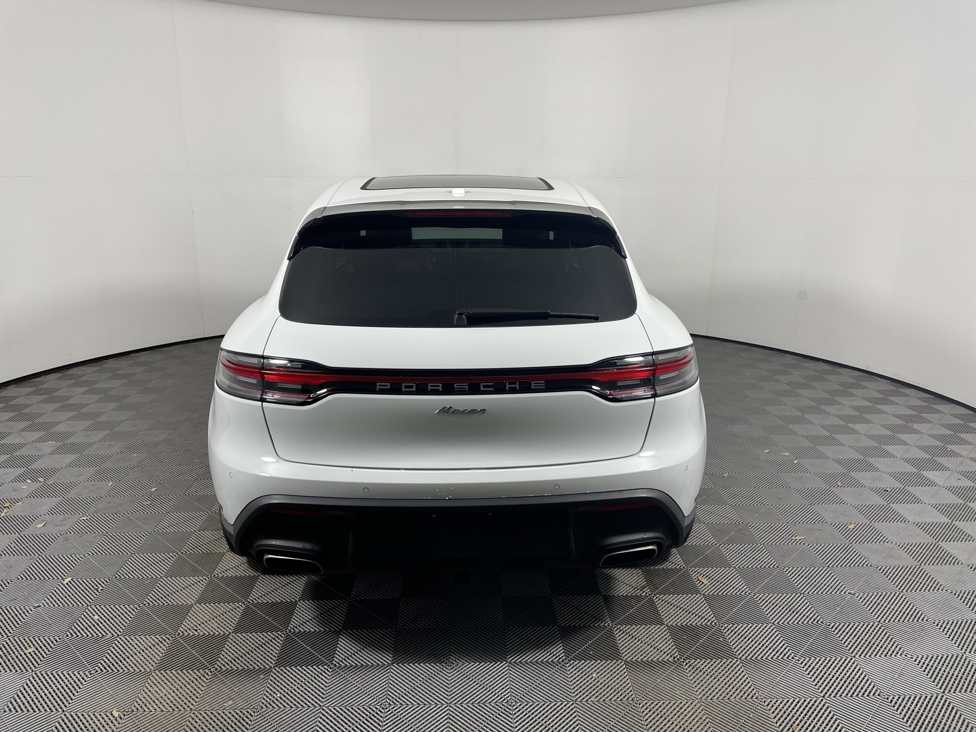 Certified 2023 Porsche Macan image 6