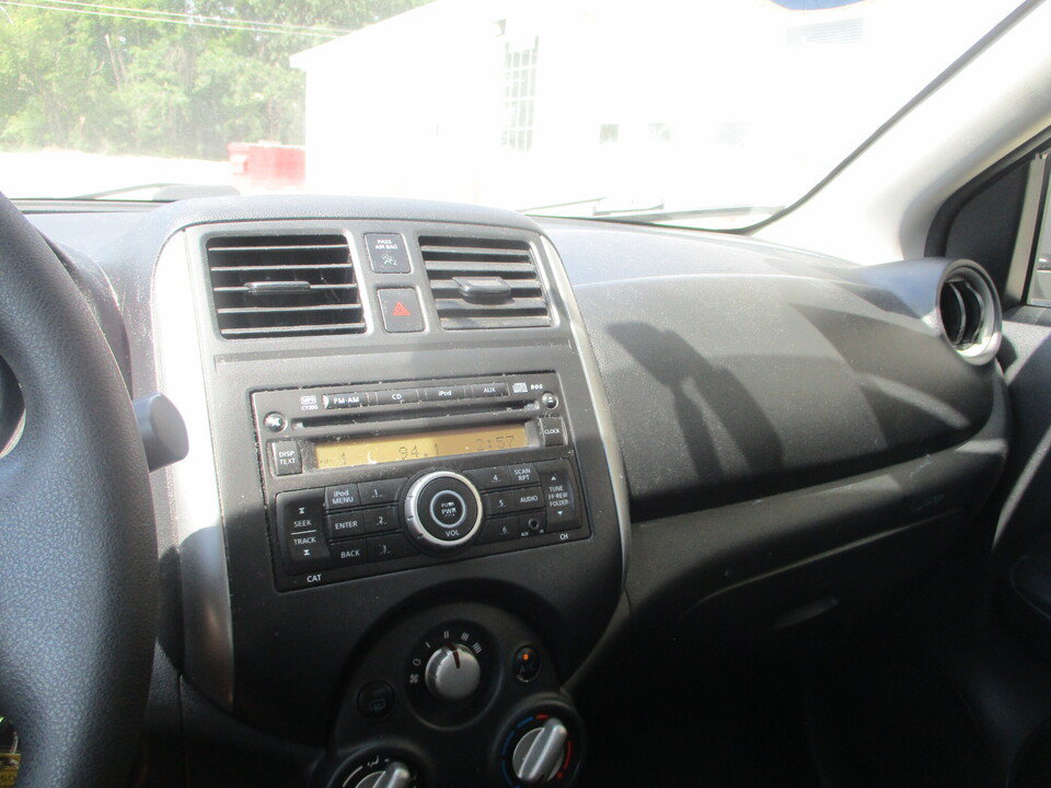Used 2013 Nissan Versa SV w/ Convenience Pkg FWD image 38
