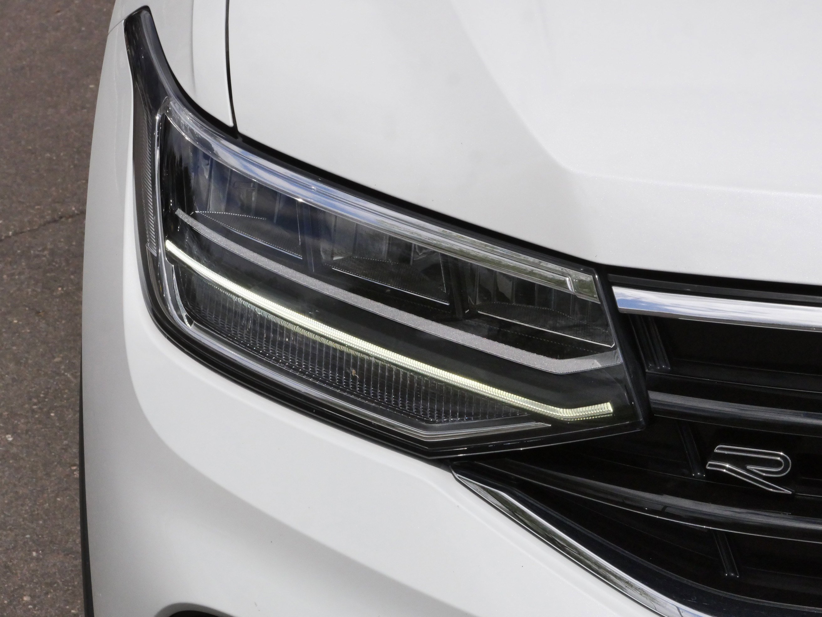 Used 2023 Volkswagen Tiguan SE R-Line FWD image 16