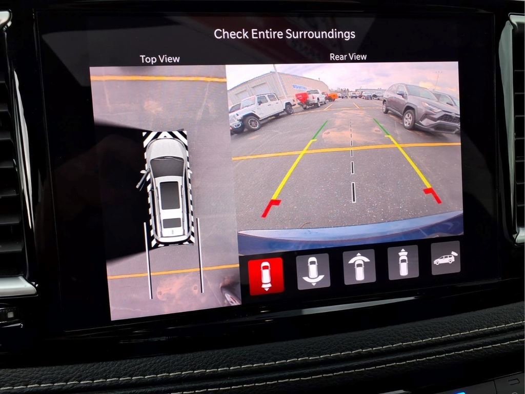 Used 2024 Chrysler Pacifica Premium FWD image 10