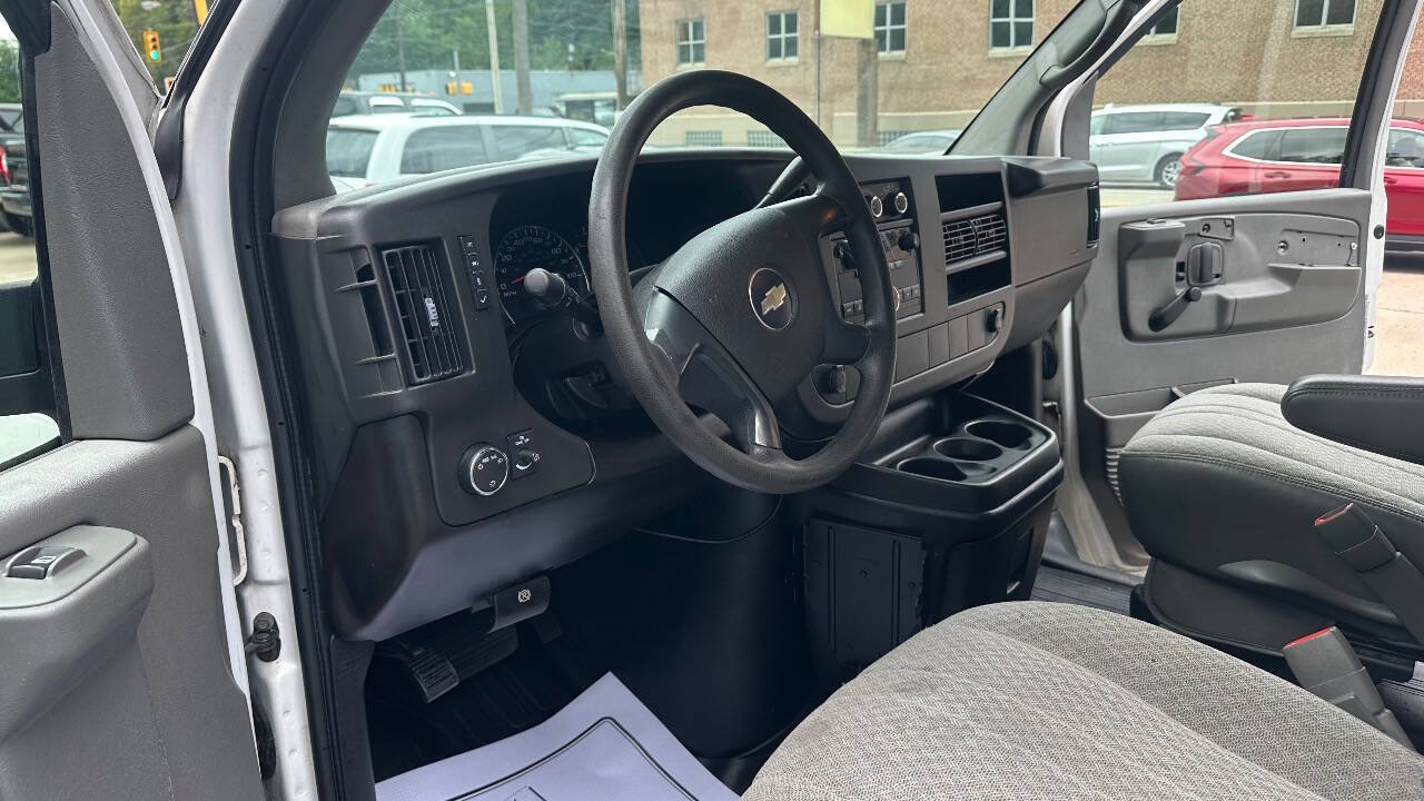 Used 2008 Chevrolet Express 2500 RWD image 9