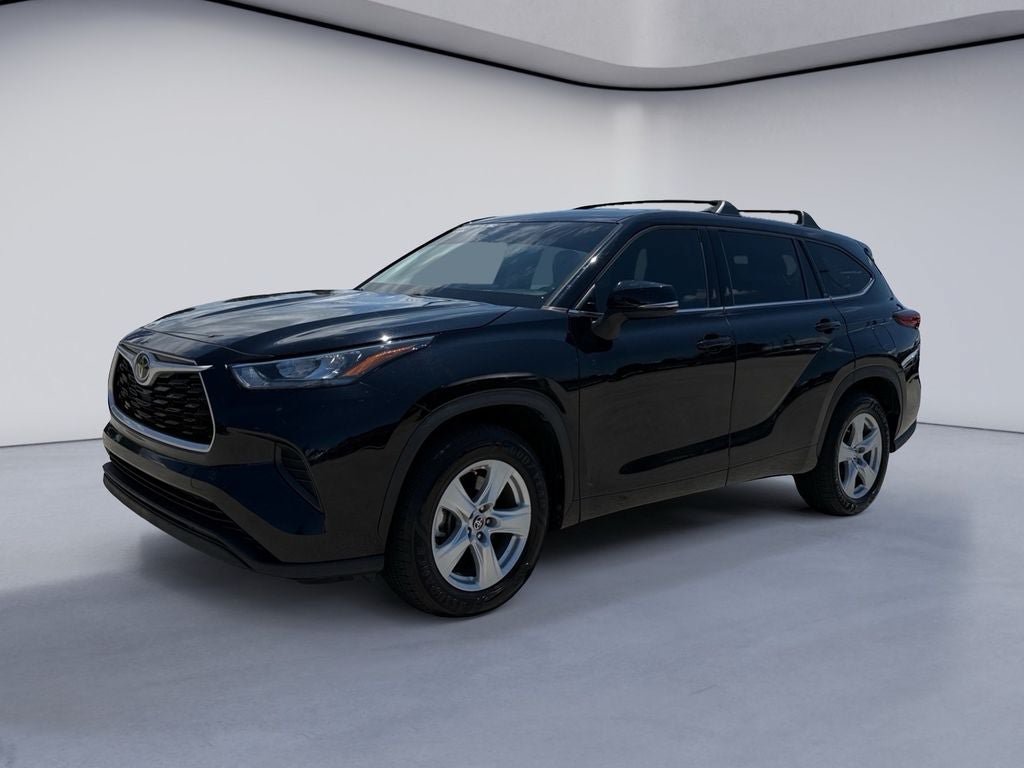 Used 2020 Toyota Highlander L FWD image 1