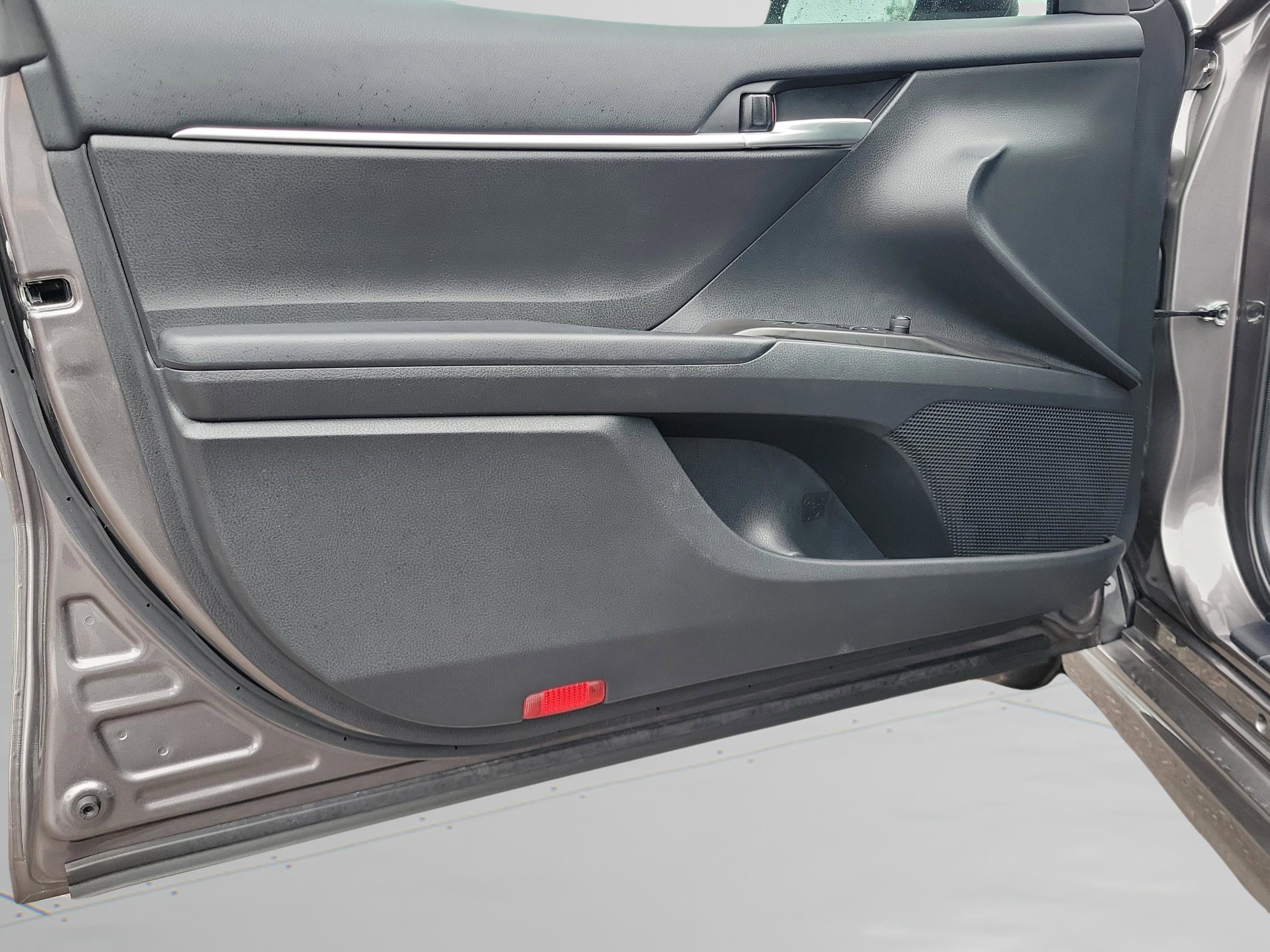 Used 2023 Toyota Camry SE image 29