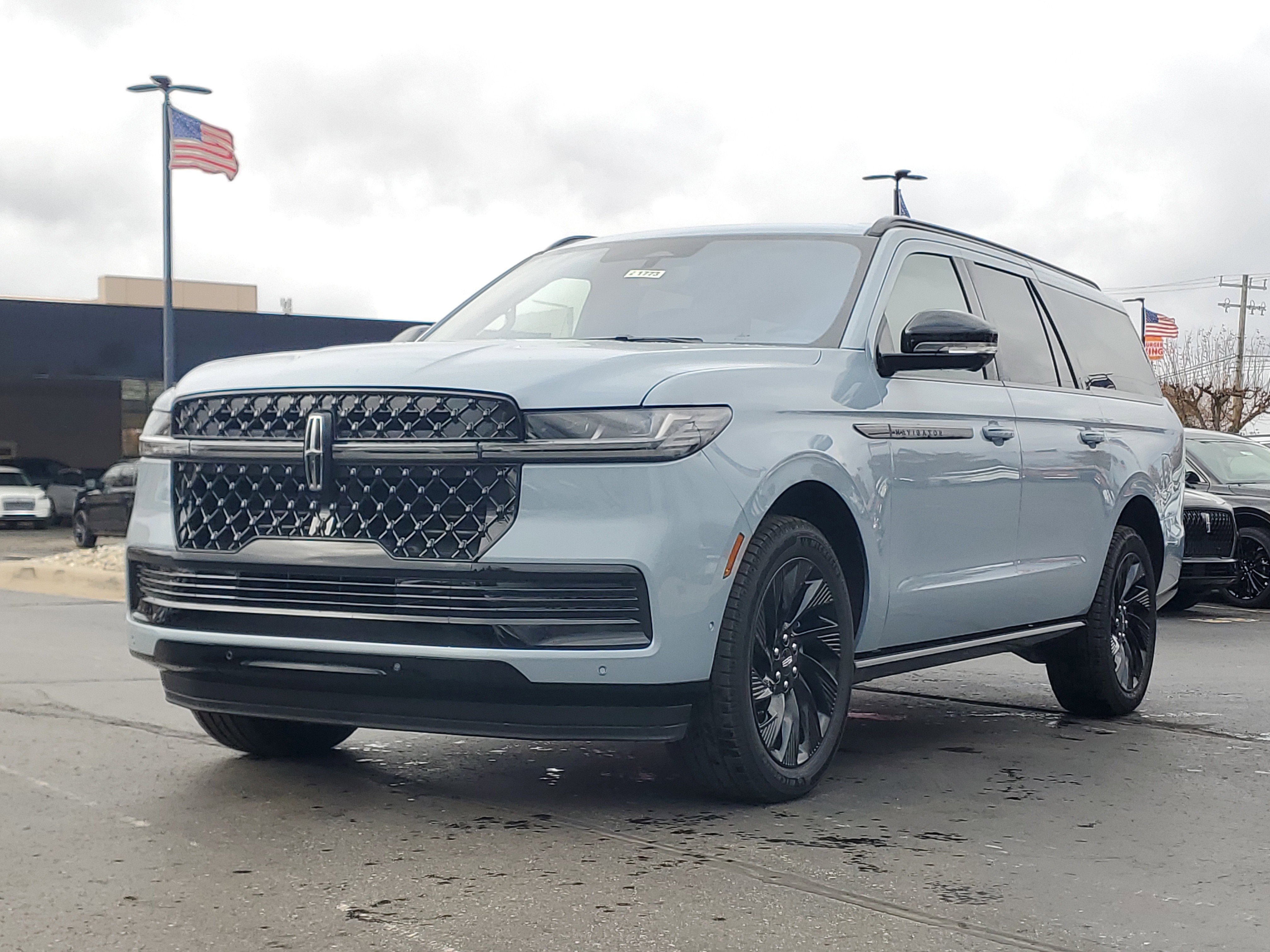 New 2025 Lincoln Navigator L Reserve w/ Jet Appearance Package video 2
