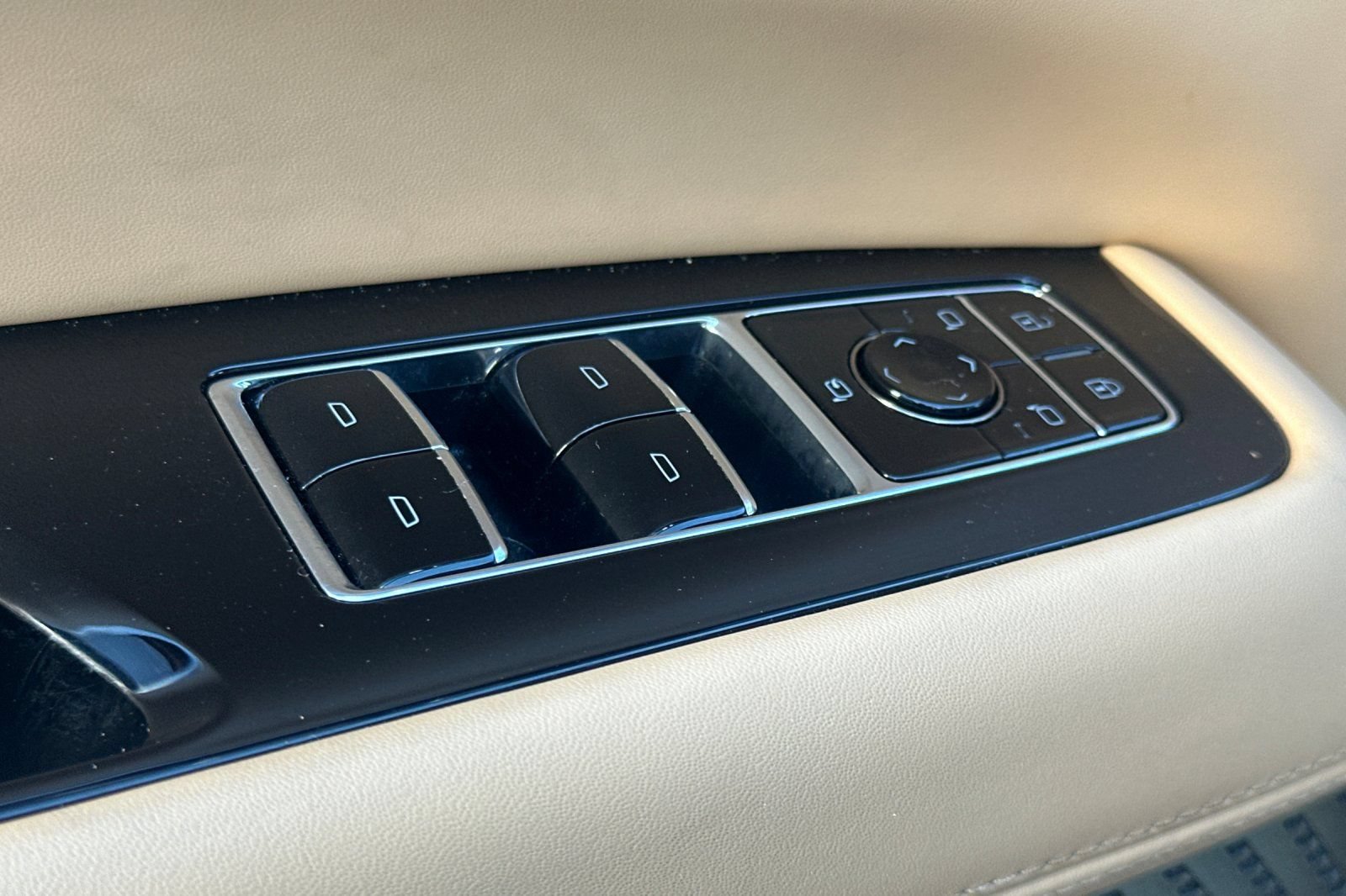 Certified 2026 Cadillac Escalade IQ Luxury 2 w/ LPO, Etrunk Organizer Package AWD/4WD image 12