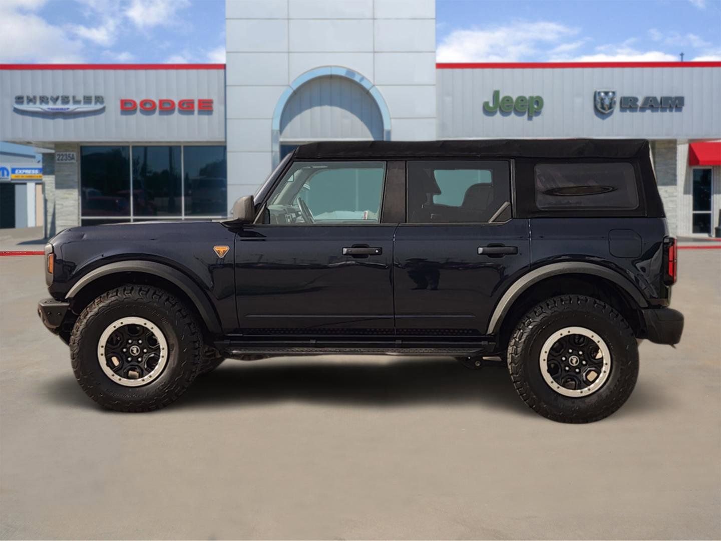 Used 2021 Ford Bronco Badlands w/ Sasquatch Package AWD/4WD image 3