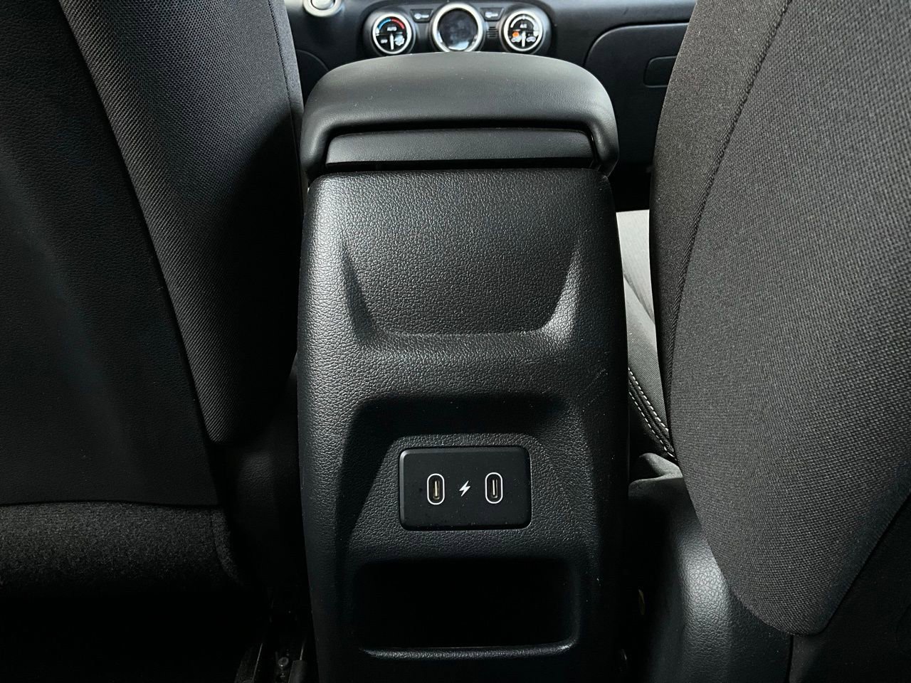 Used 2025 Hyundai Venue SEL image 12