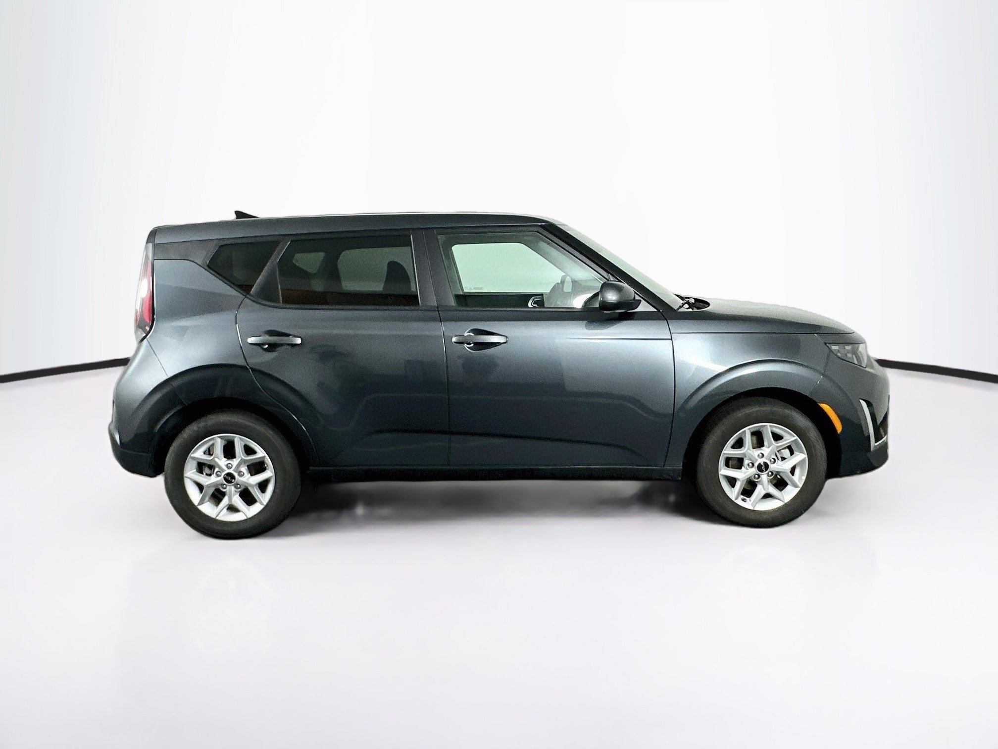 Used 2025 Kia Soul LX w/ LX Technology Package FWD image 10