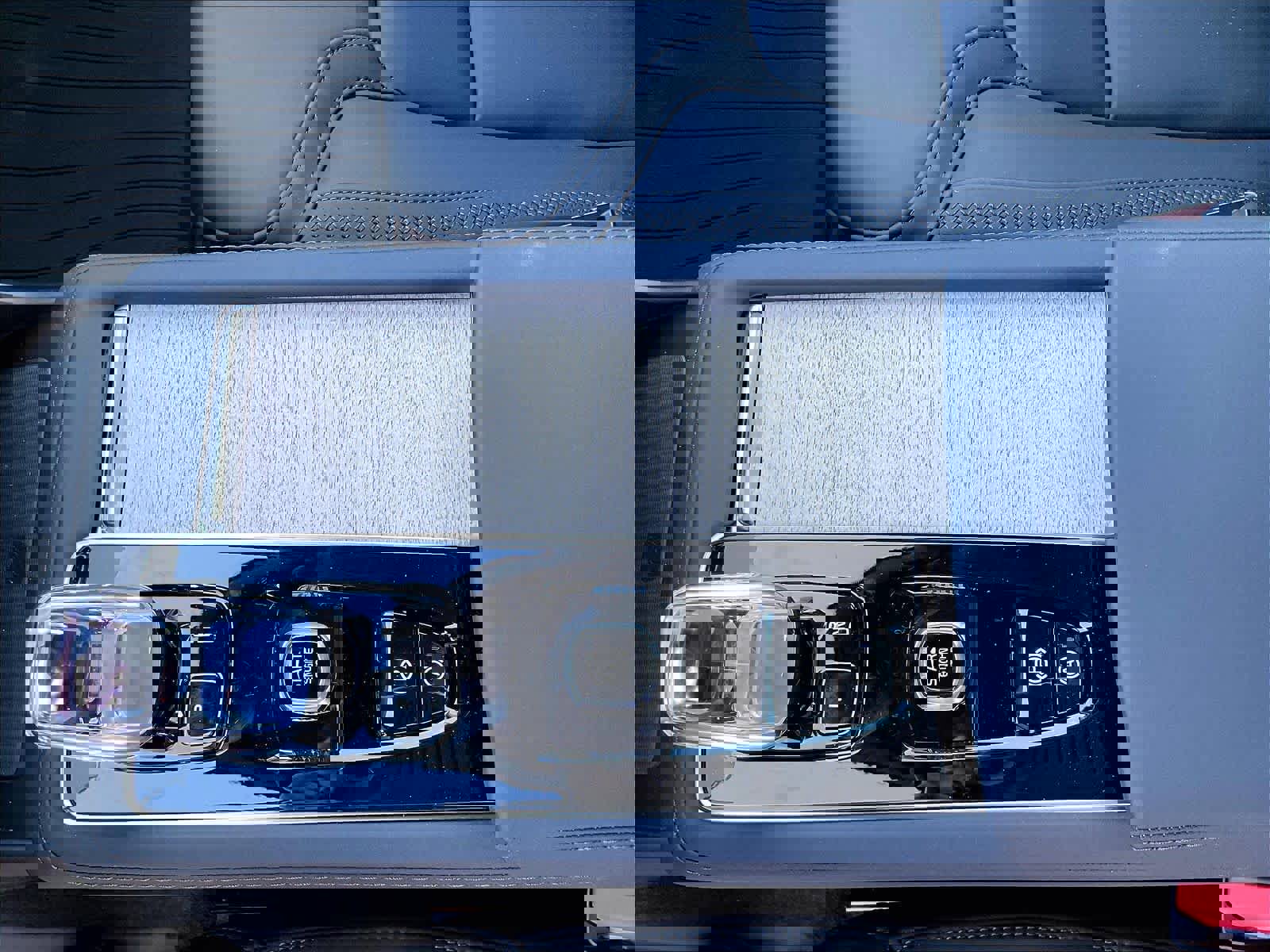 New 2026 Volvo XC90 B5 Plus w/ Protection Package image 10