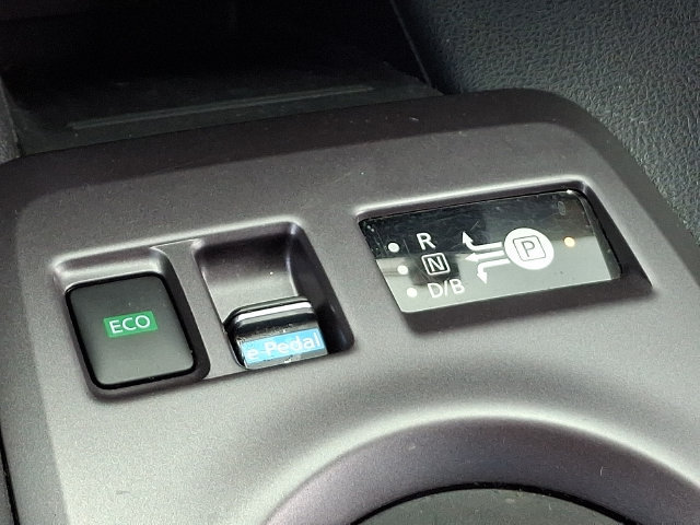 Used 2025 Nissan Leaf S FWD image 17