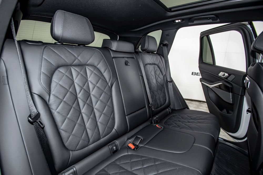 Used 2026 BMW X5 sDrive40i w/ Premium Package RWD image 16