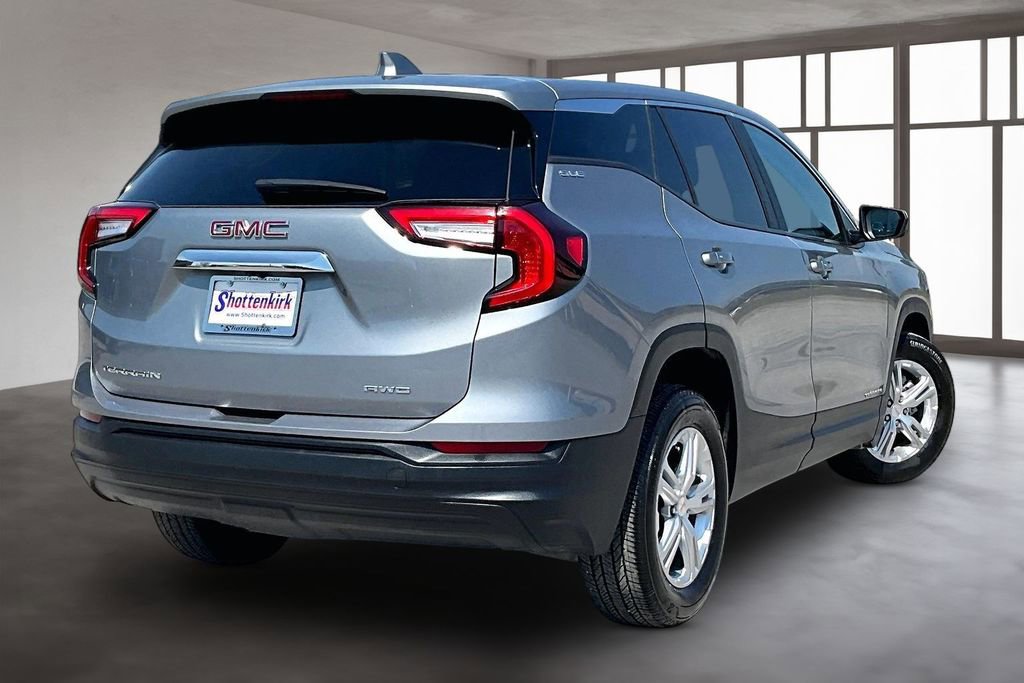Used 2024 GMC Terrain SLE image 6