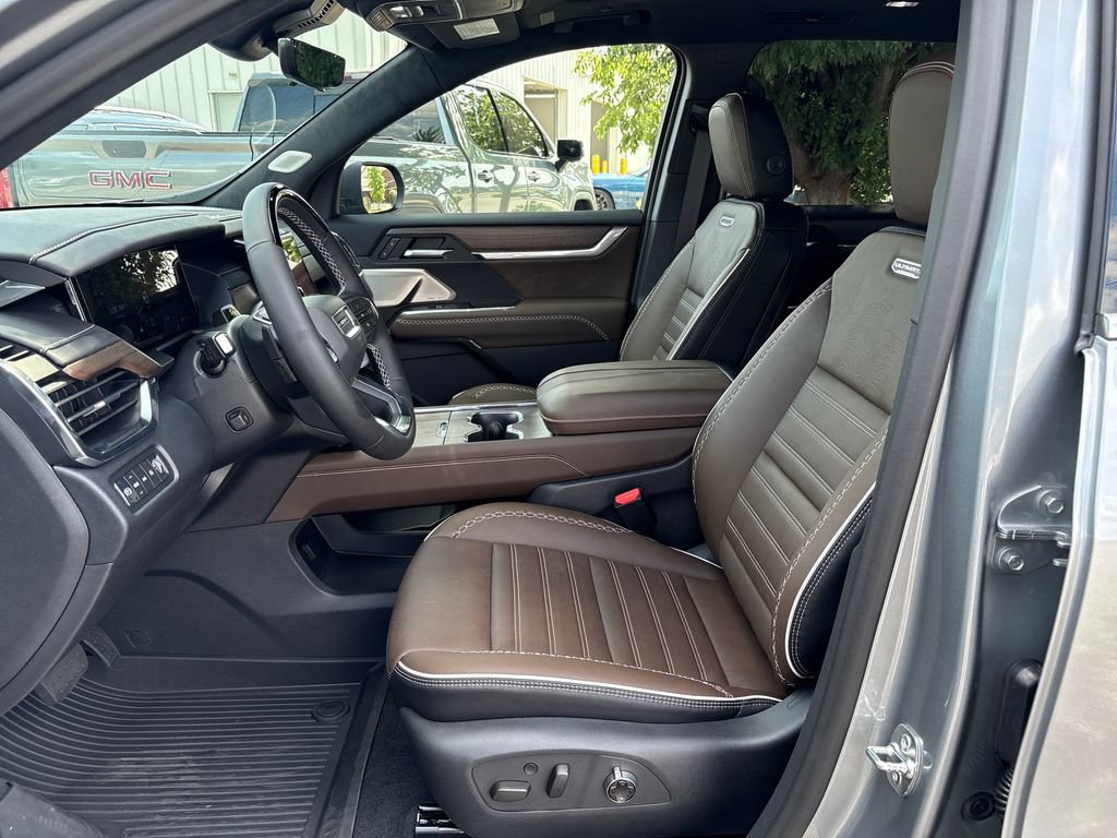 New 2026 GMC Acadia Denali Ultimate w/ LPO, Floor Liner Package AWD/4WD image 11