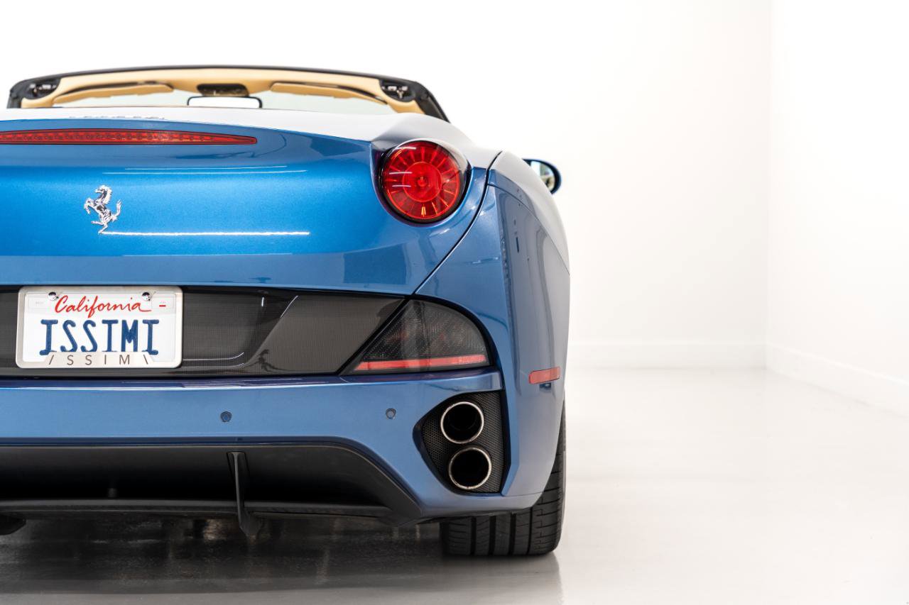 Used 2010 Ferrari California RWD image 38
