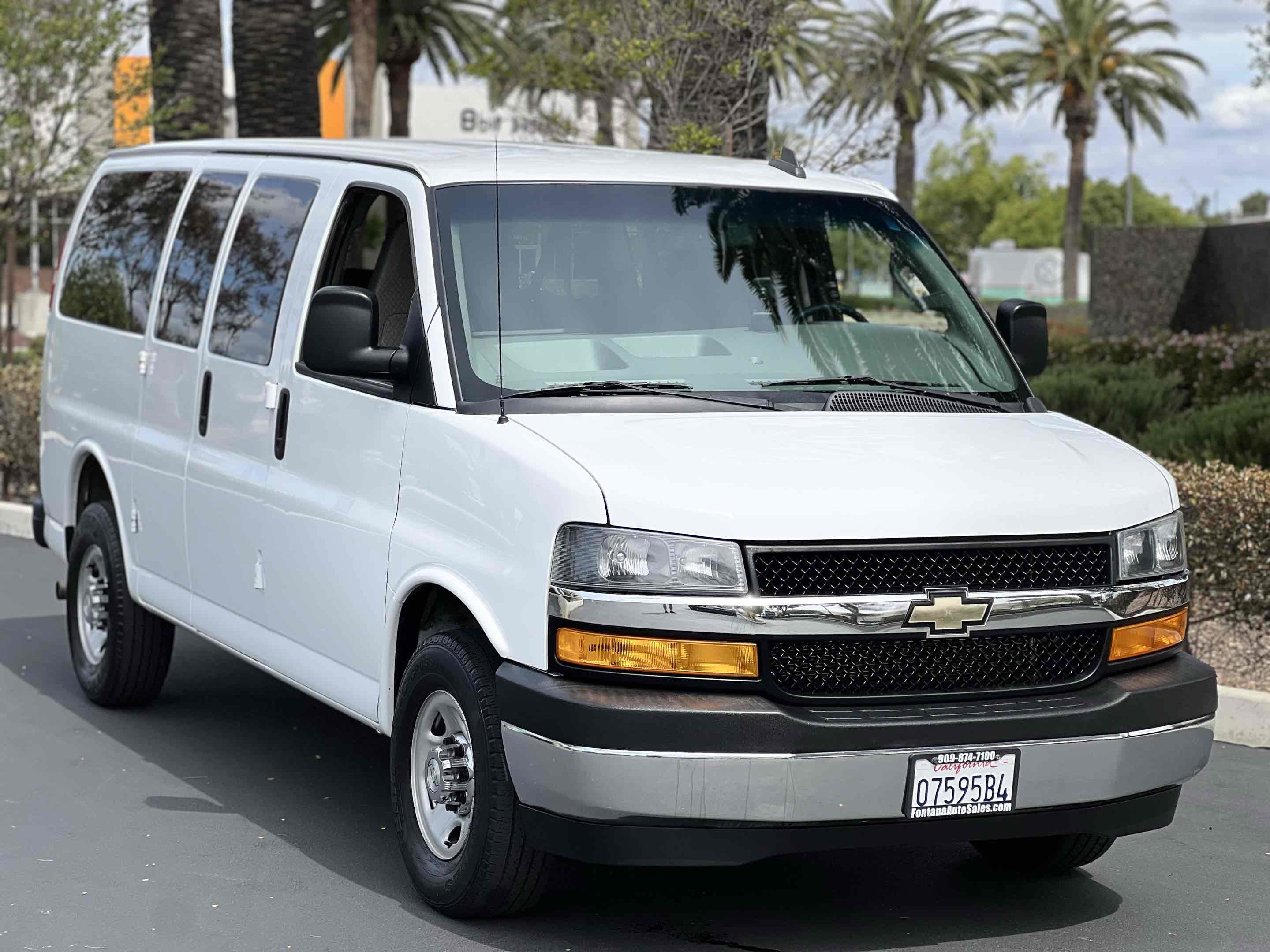 Used 2018 Chevrolet Express 3500 LT w/ LT Preferred Equipment Group RWD image 15