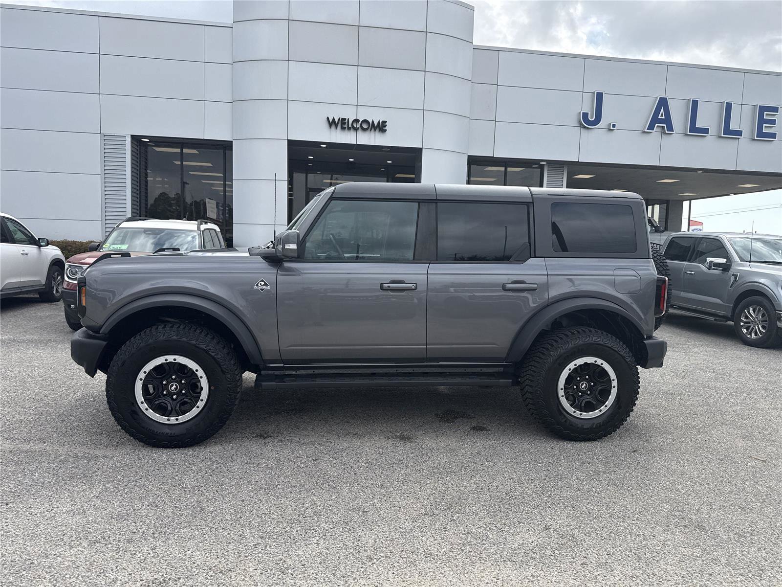 Certified 2023 Ford Bronco Outer Banks w/ Sasquatch Package image 4