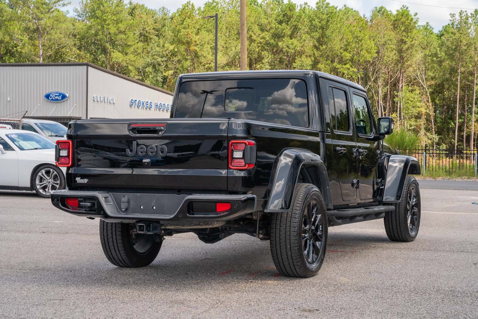 Used 2023 Jeep Gladiator Overland AWD/4WD image 7