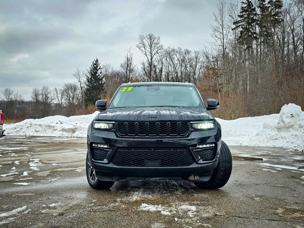 Used 2023 Jeep Grand Cherokee Limited w/ Black Appearance Package image 8