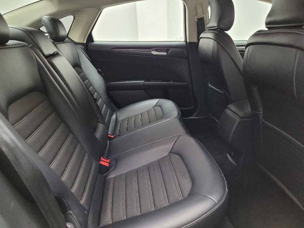 Used 2018 Ford Fusion SE w/ Equipment Group 201A FWD image 19