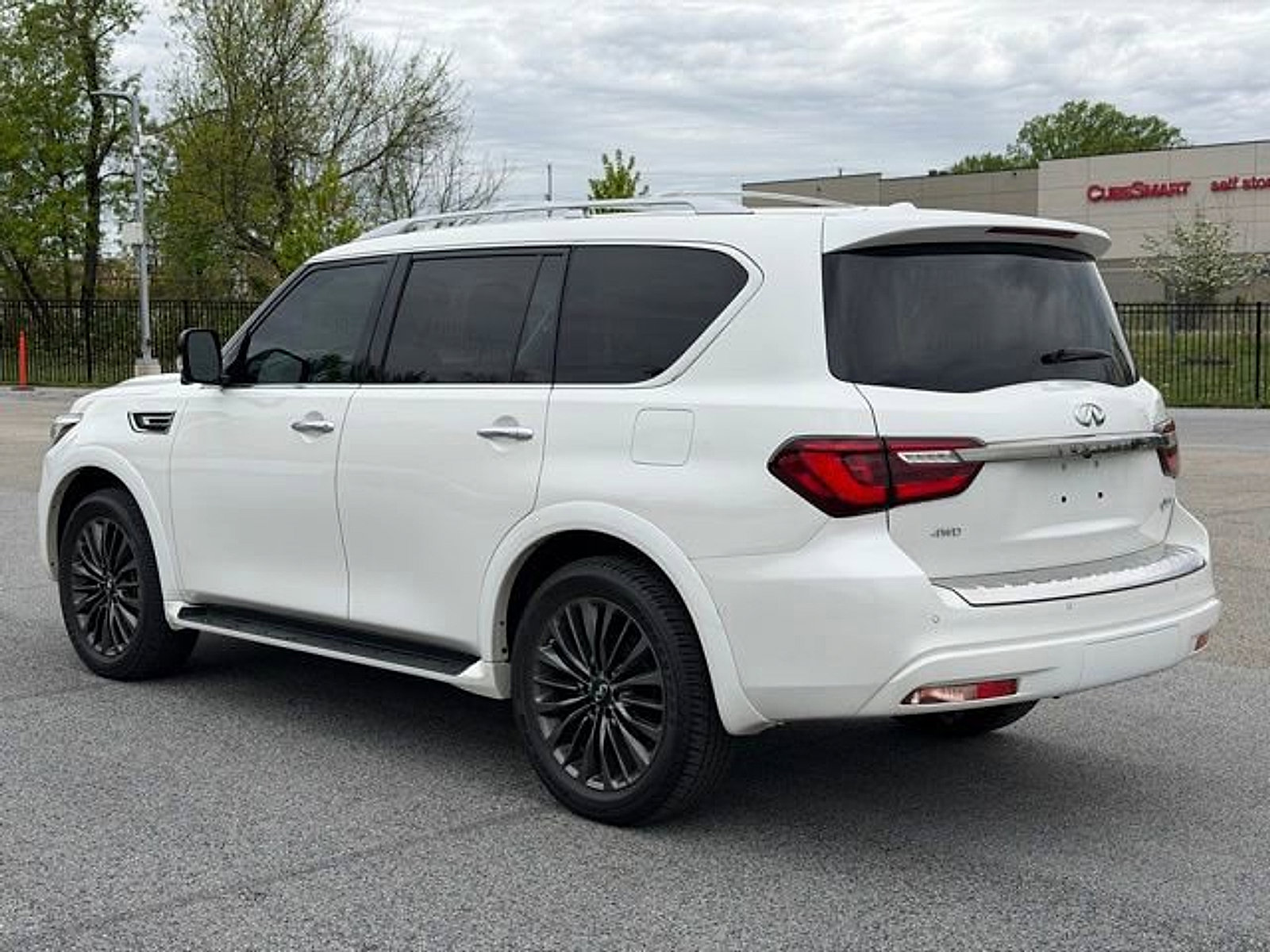 Used 2024 INFINITI QX80 Premium Select w/ Cargo Package AWD/4WD image 5