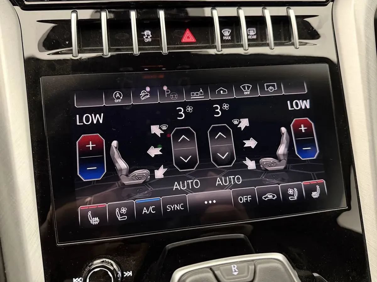 Used 2021 Lamborghini Urus AWD/4WD image 43