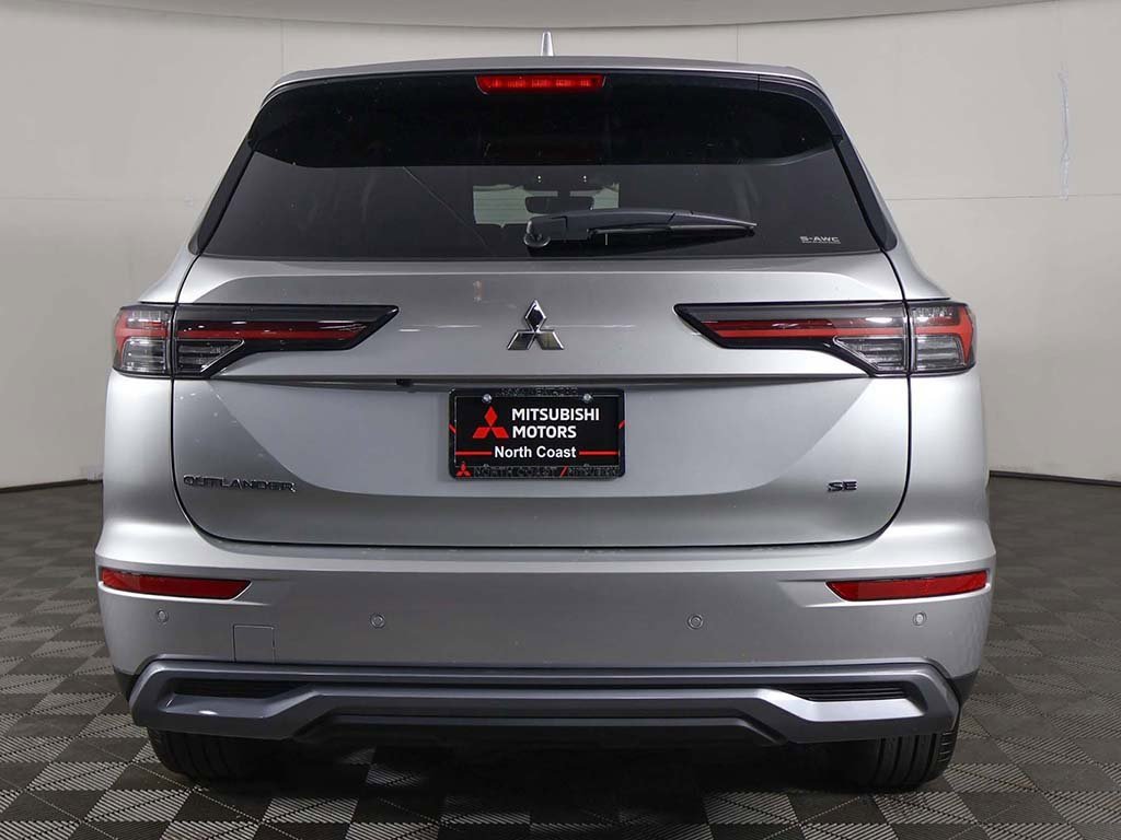 New 2025 Mitsubishi Outlander SE image 15