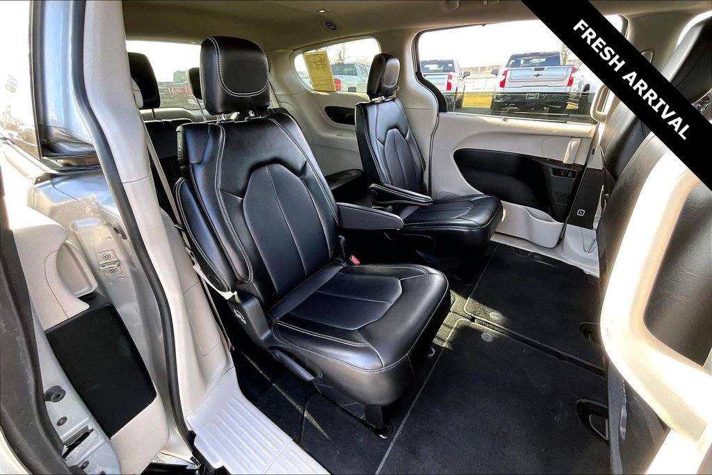 Used 2024 Chrysler Pacifica Touring-L image 24